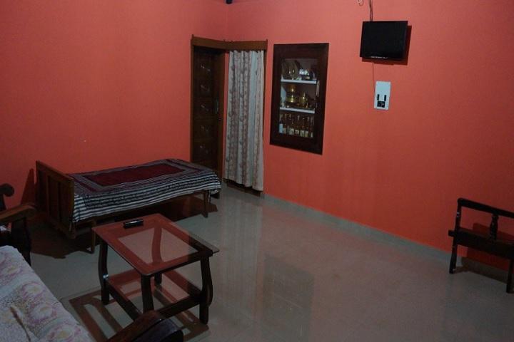 Bidirina Kadu Homestay | Rooms & Library - Tap to explore photos