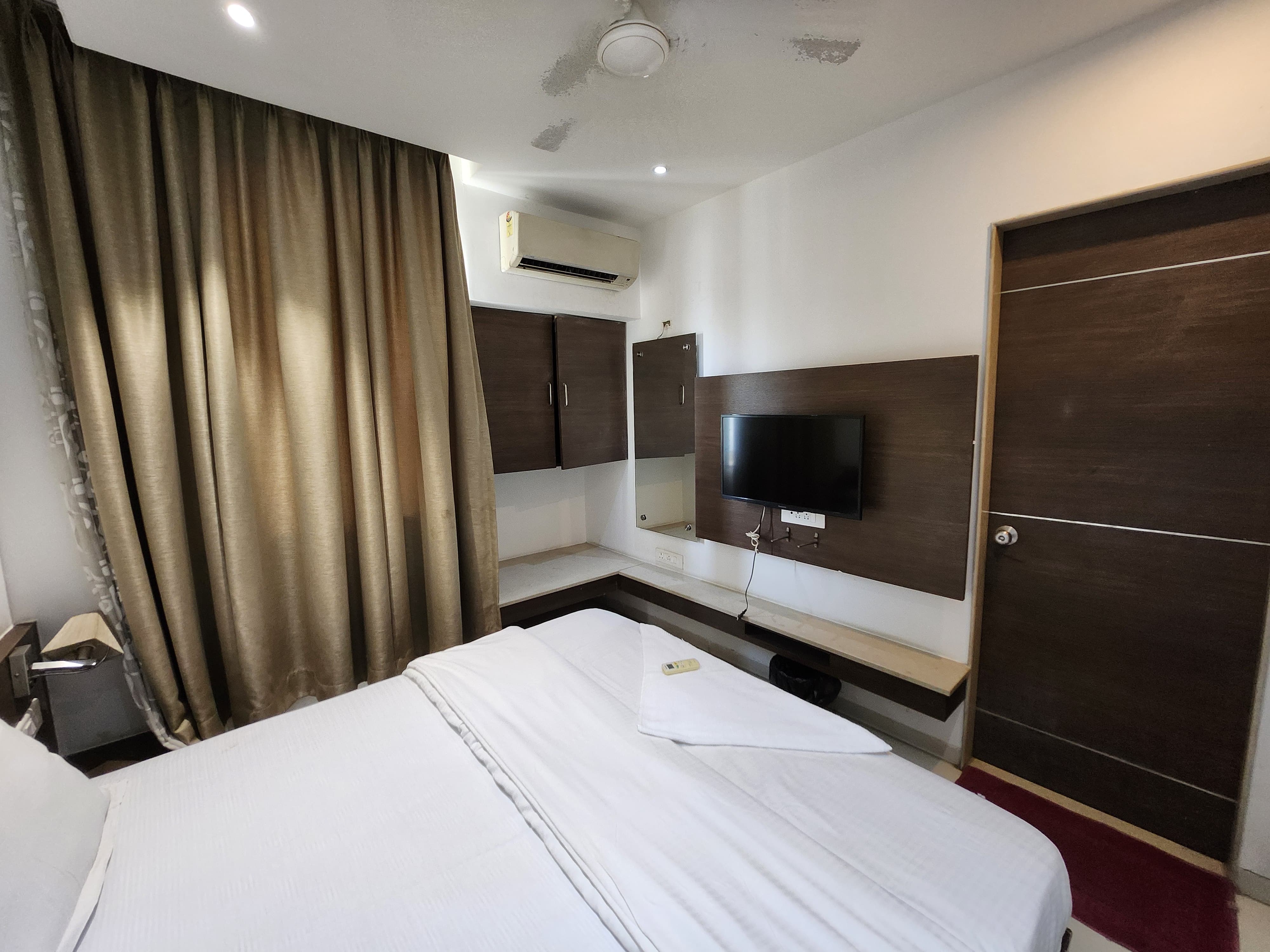 Hotel sai Saya Nashikroad 2