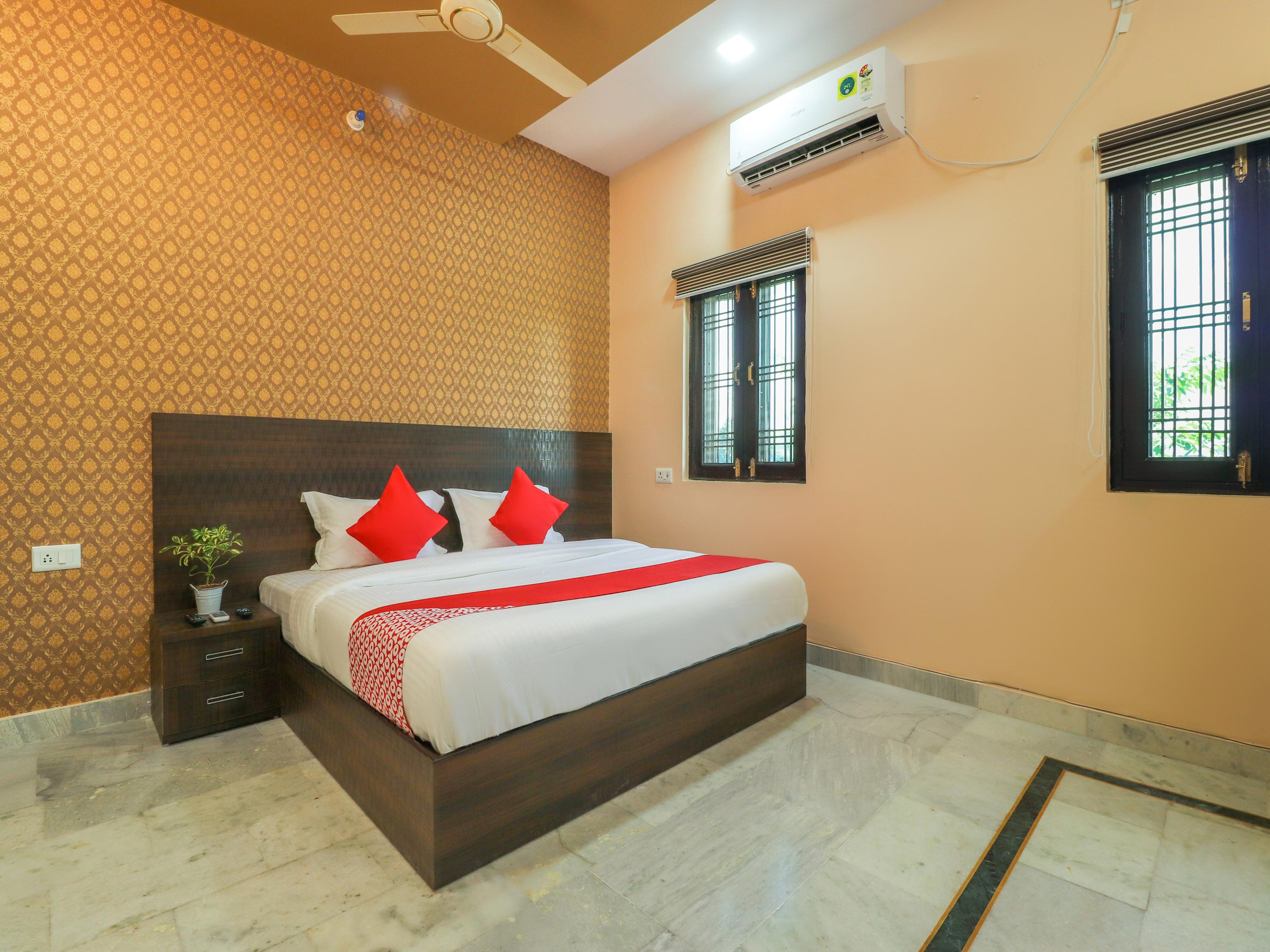 Oyo 38529 Silk Inn Luxury At No Cost Lucknow Hotel Price Address