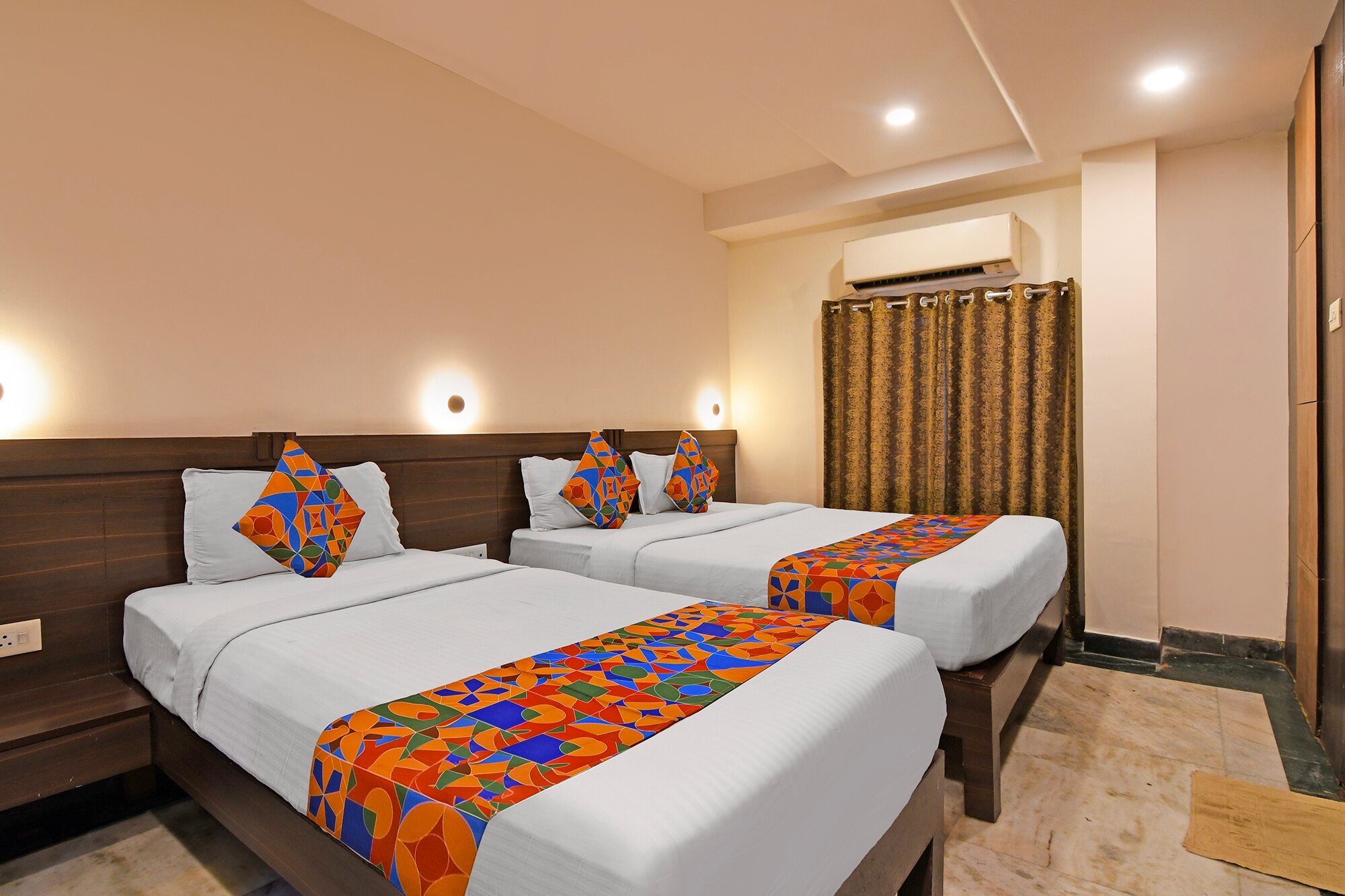 FabHotel Sonargaon - Near park street - Tap to explore photos
