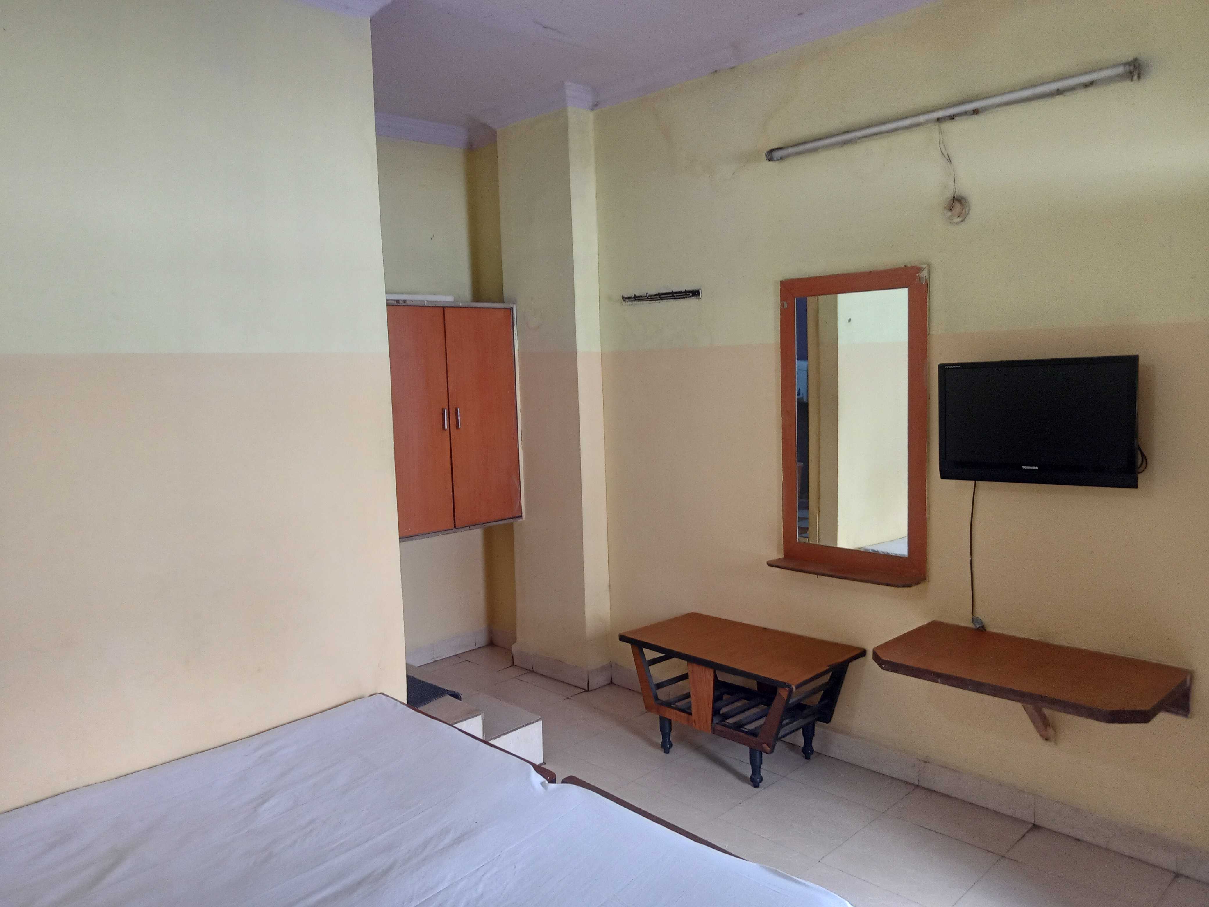 Hotel O New Sri Sai Amaravati Lodge - Tap to explore photos