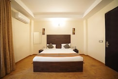 Radheyshyam comforts in, Vrindavan