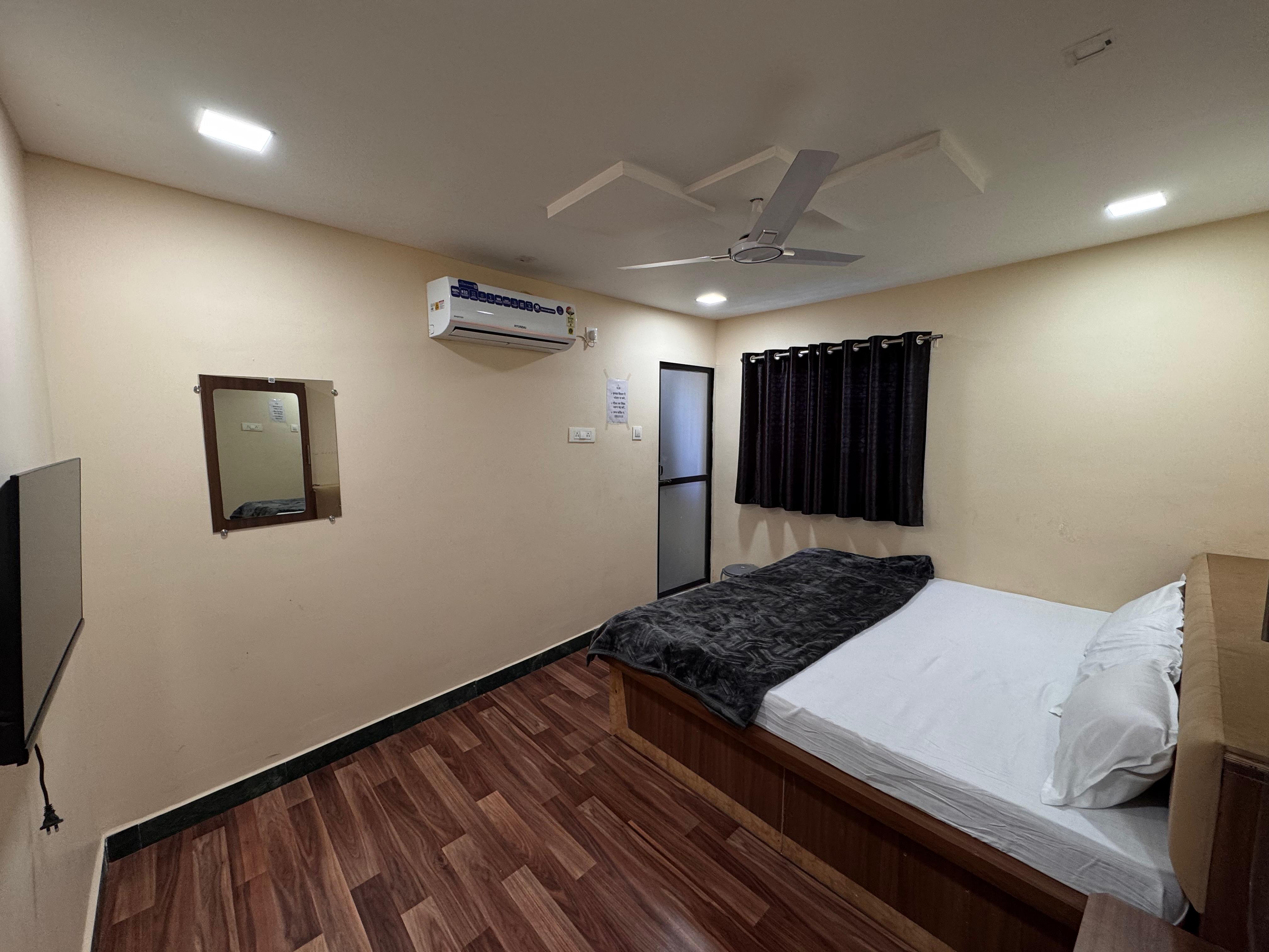 Hotel Shree Parwati Palace - Tap to explore photos