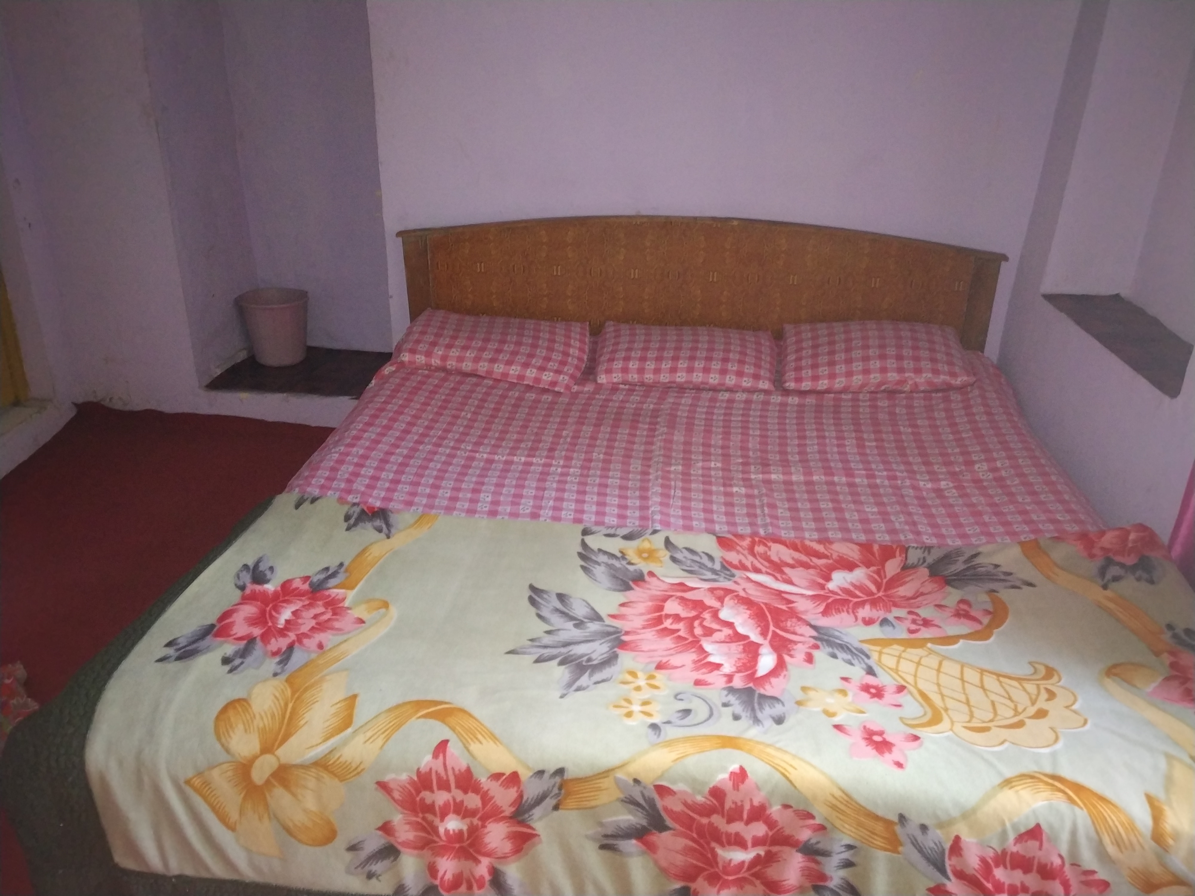Laila Paying Guest House - Tap to explore photos