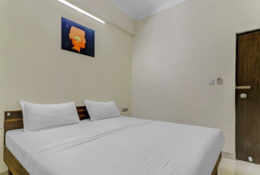 Capital O Safari Rooms Near Snow City