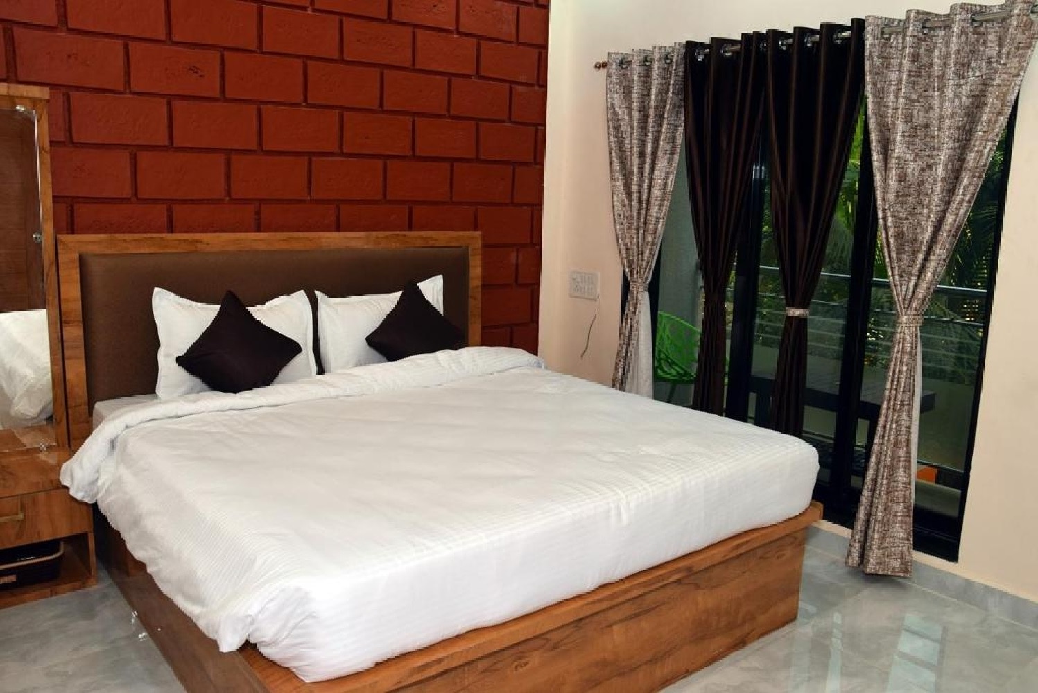 Deluxe AC Room 1