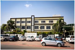 Hotel kesar residency, Khandwa