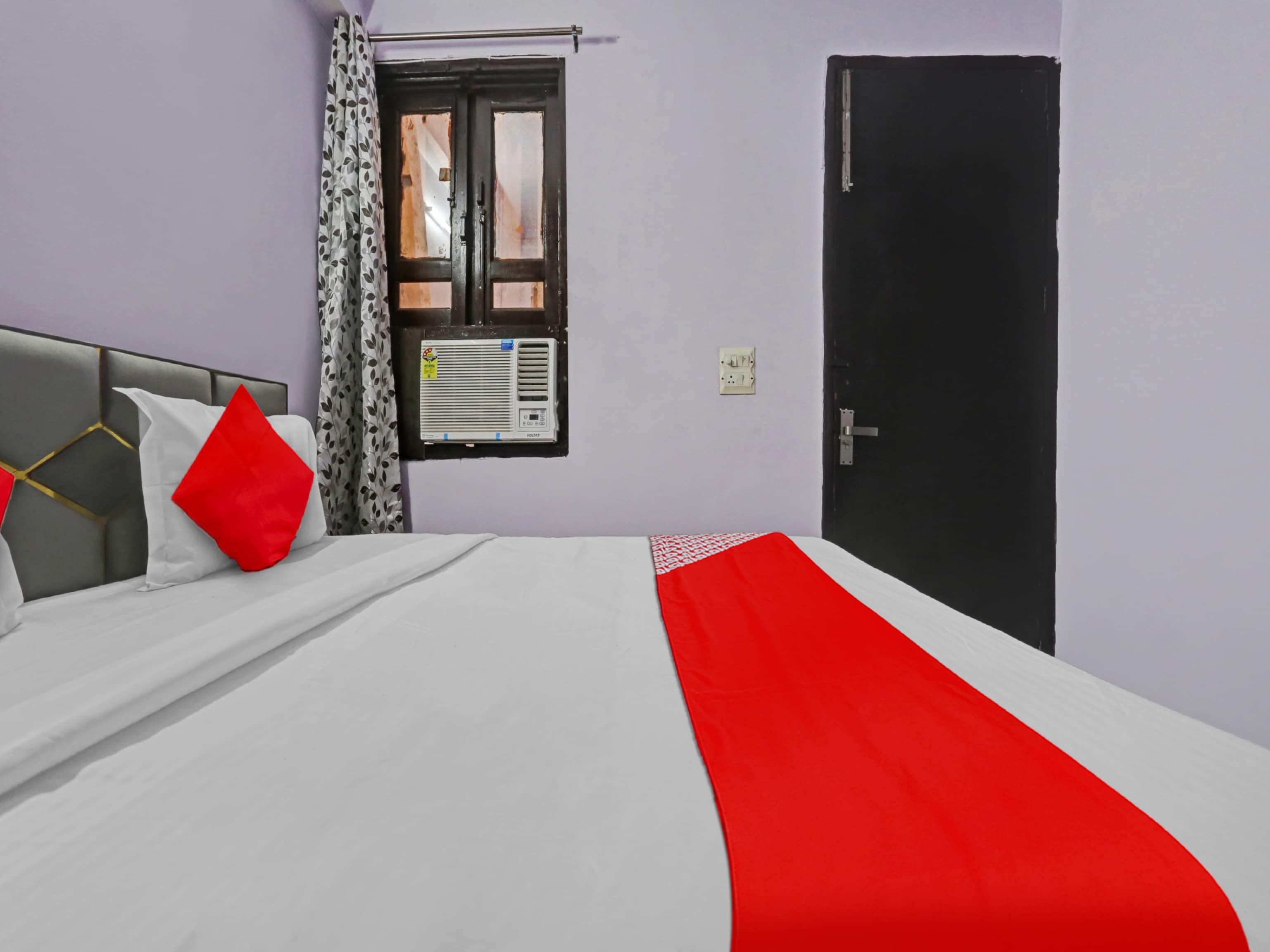 Super Hotel O Premium Rooms - Tap to explore photos