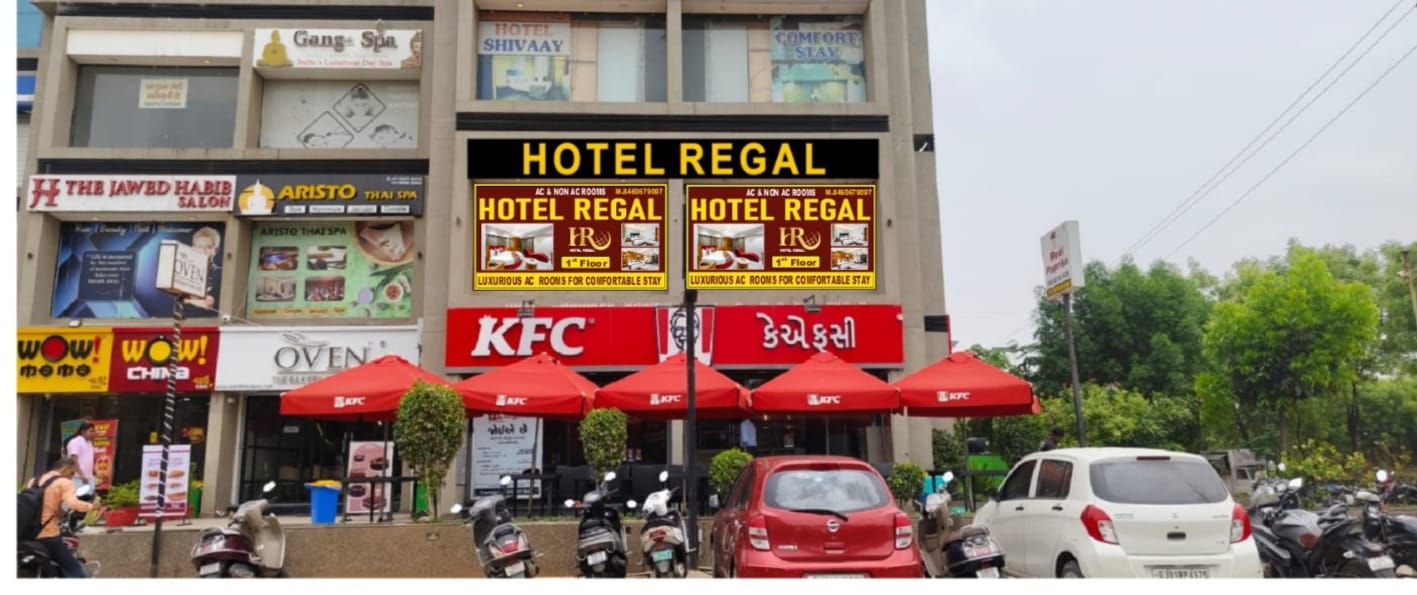Hotel Regal - Tap to explore photos