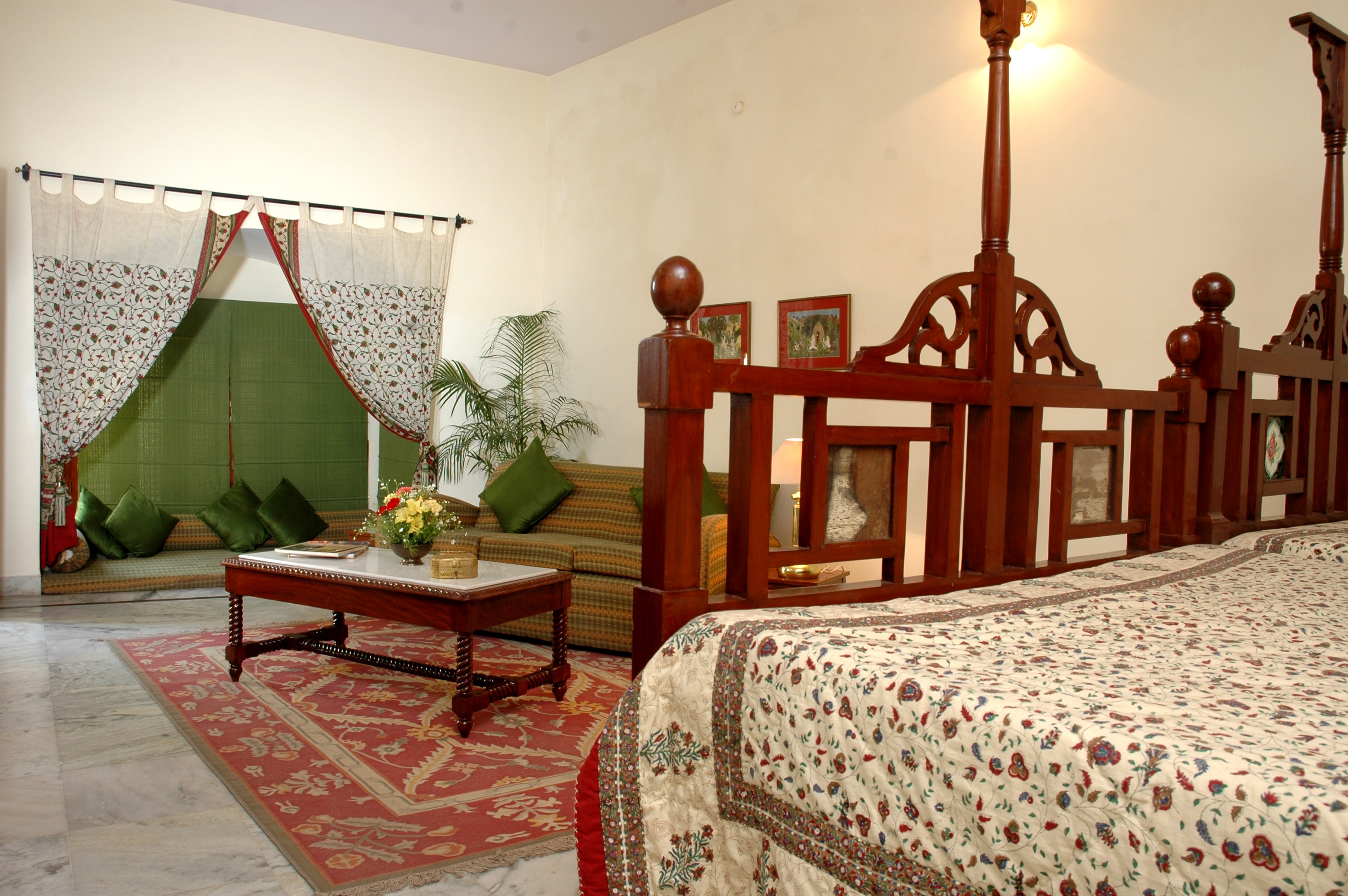 Hotel Mandawa Haveli - Tap to explore photos