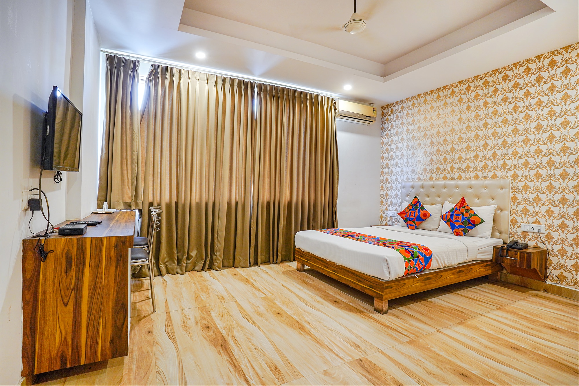 FabHotel Shreyas Inn - Kaikondrahalli Lake - Tap to explore photos