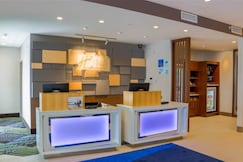 Holiday Inn Express & Suites Detroit North - Roseville, an IHG Hotel, Macomb