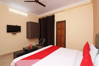 Hotels Near Ganga Aquarium Book From 167 Hotels