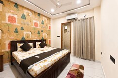 BRAJ Vrindavan Stay| UG - 2BHK by Homeyhuts, Vrindavan