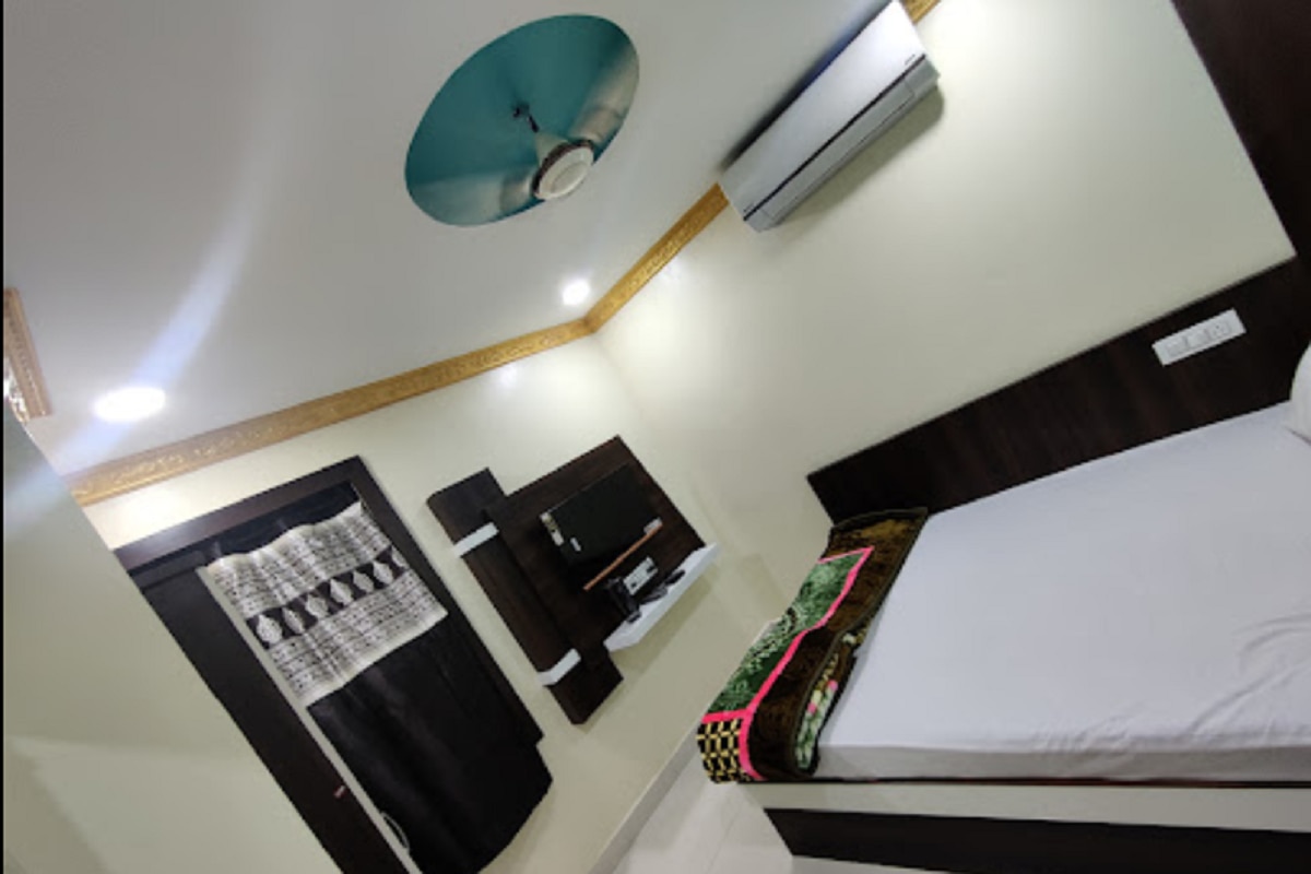 Hotel Gulshan - Tap to explore photos