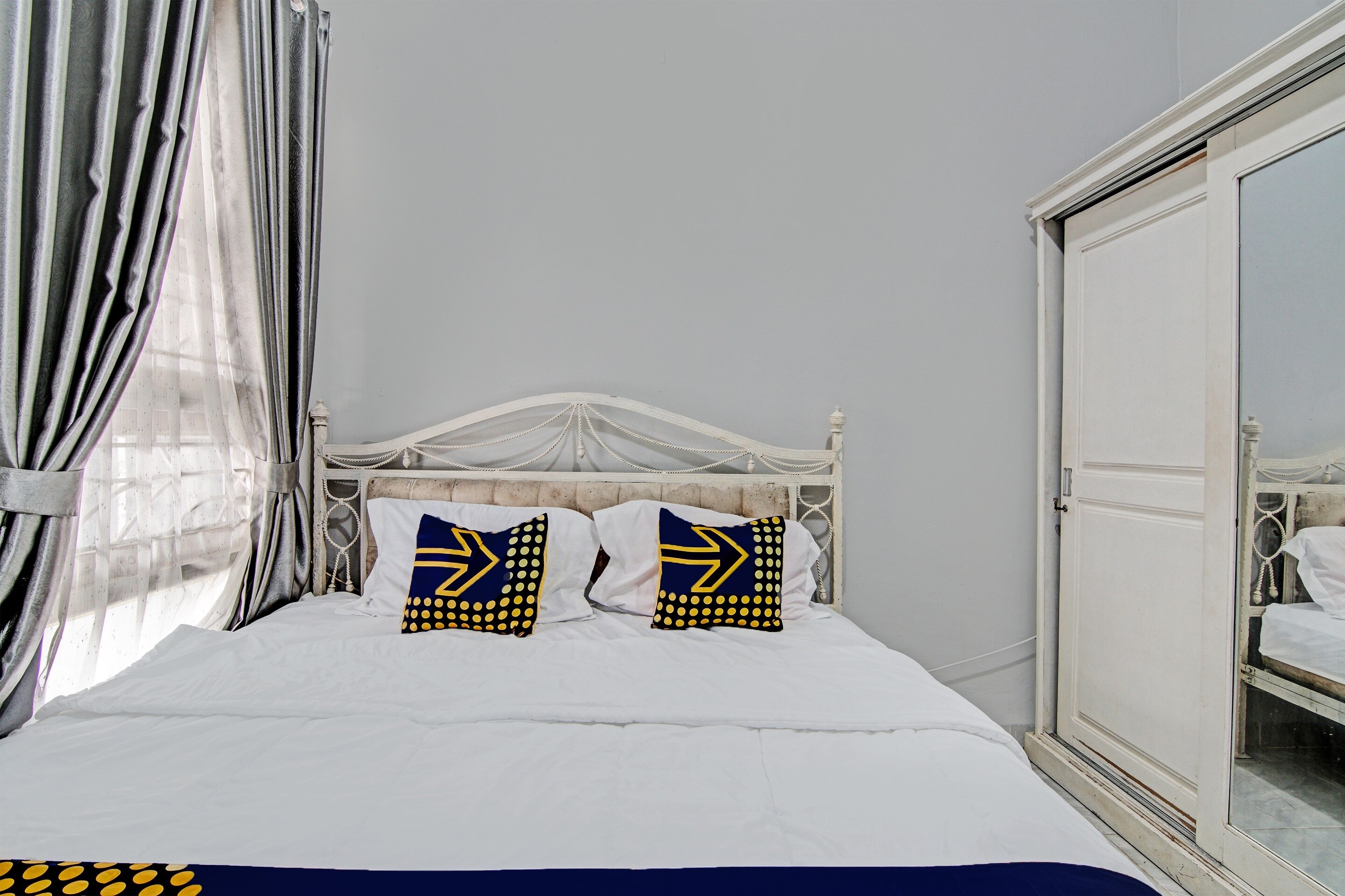 SPOT ON 92536 Teguh Homestay Syariah - Tap to explore photos