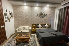 Sukoon Luxe Luxury Stay Gaur City Center, Dadri