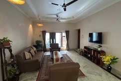 2500 Sqft 2 bhk Near Temples 5 guests, Varanasi
