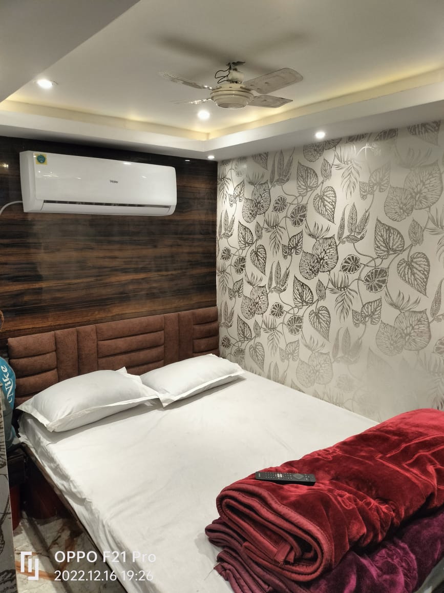 Dwarka Guest House - Tap to explore photos