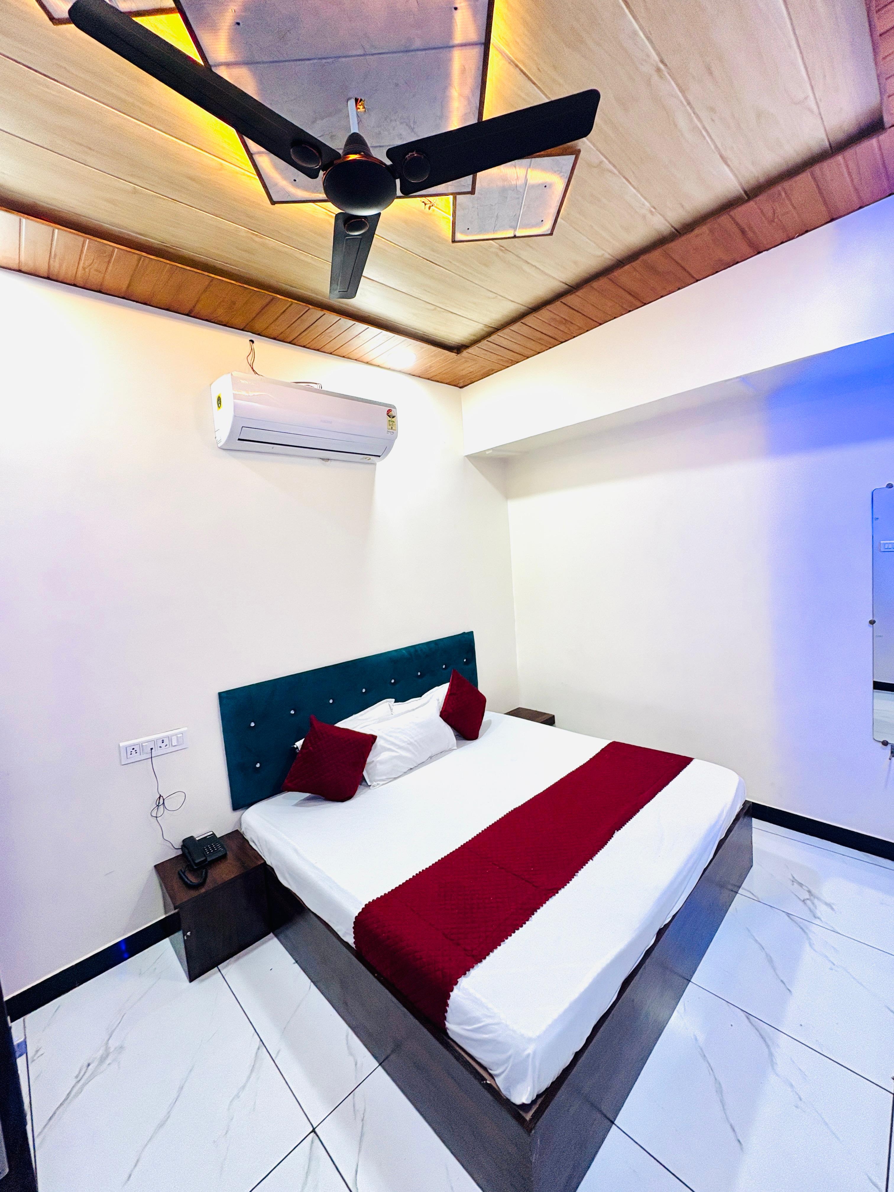 Hotel Jyotikalash - Tap to explore photos