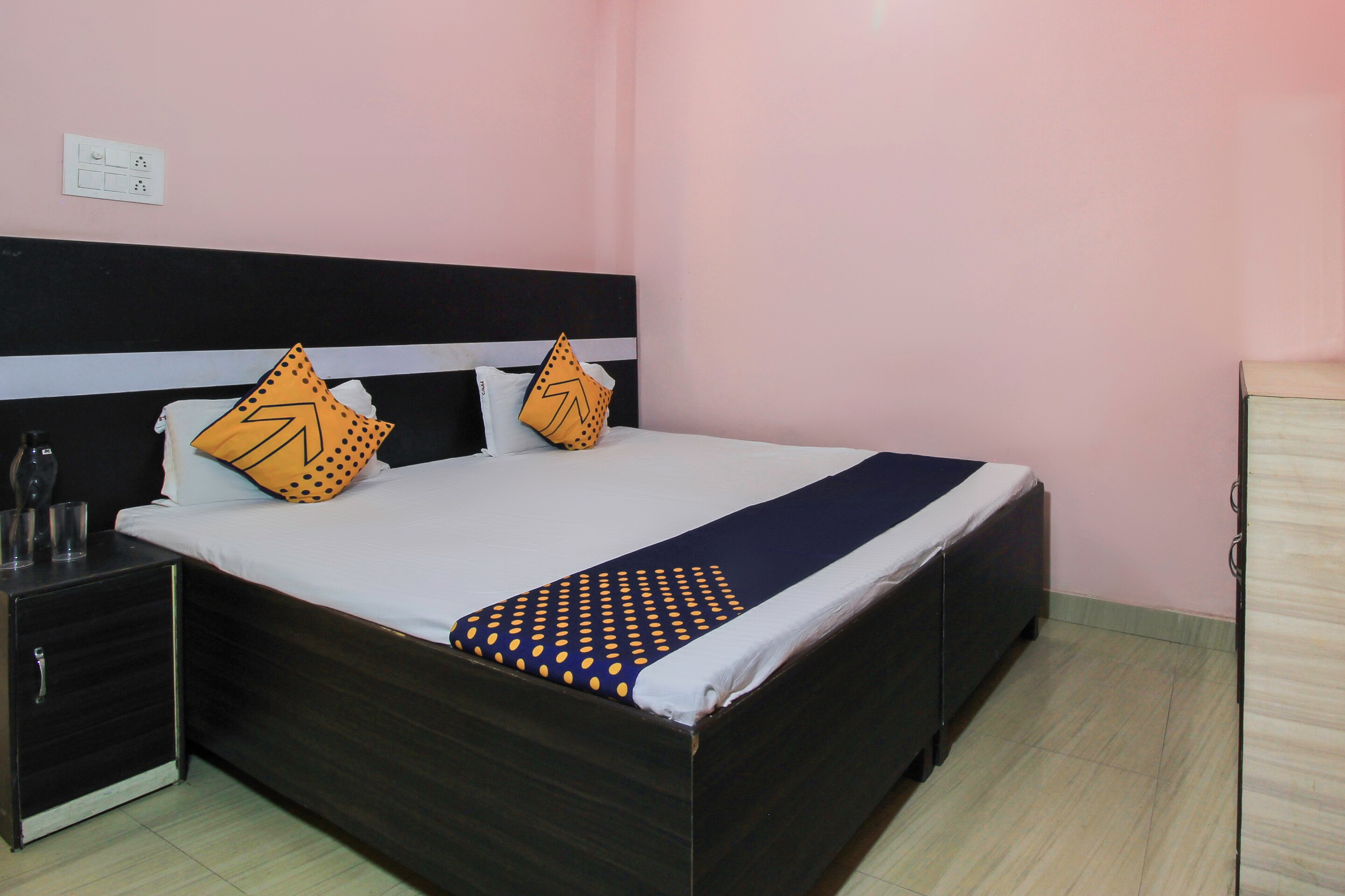 Hotel O Yuvraj Guest House - Tap to explore photos