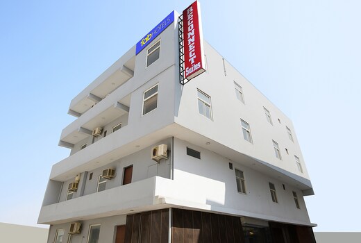 FabHotel Reconnect Suites