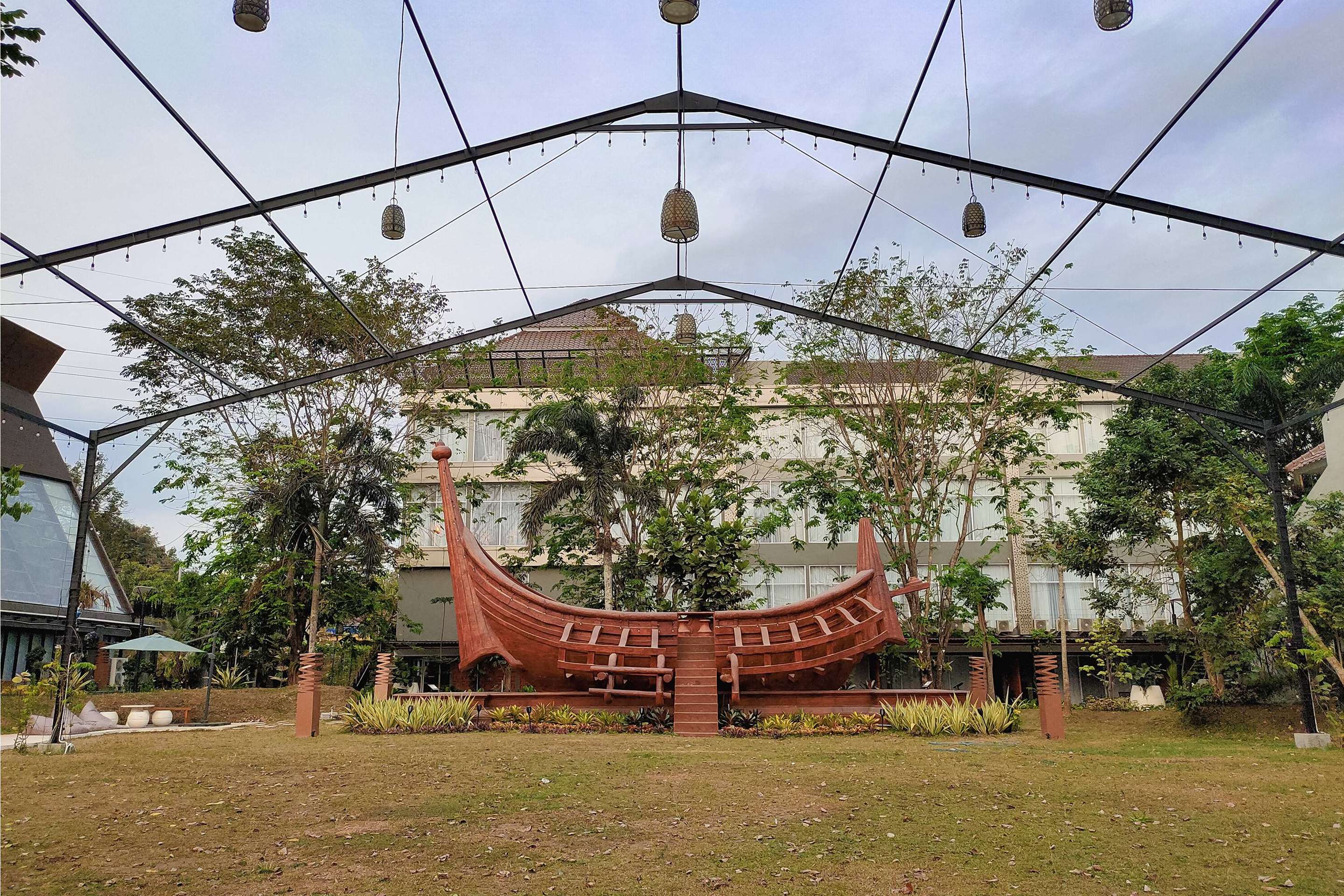 Ramada by Wyndham Yogyakarta - Tap to explore photos