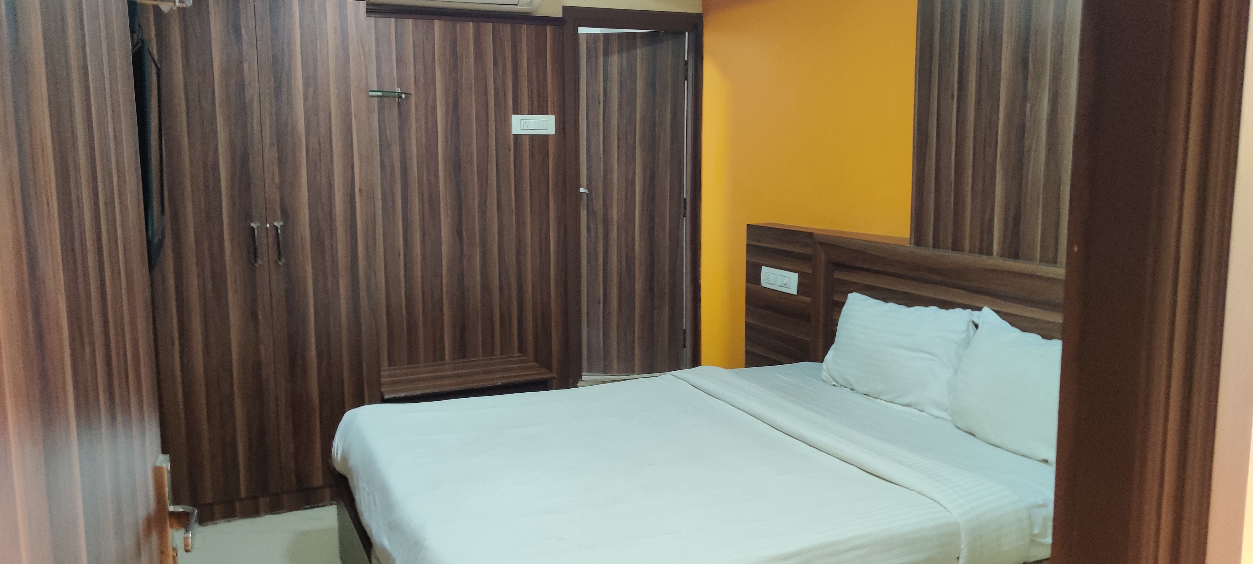 Ananda Rooms - Tap to explore photos