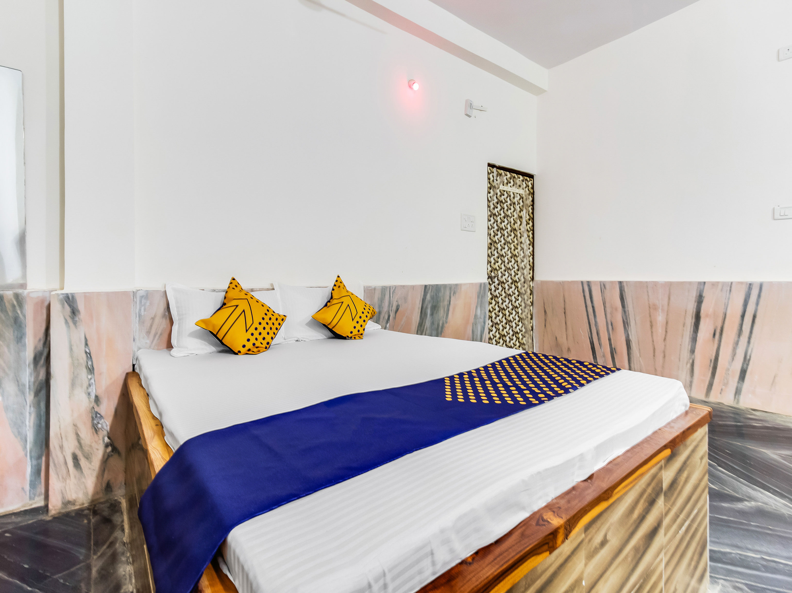 Mangalam Lodge - Tap to explore photos