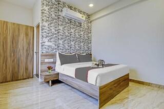 Hotel convivial ark - Tap to explore photos