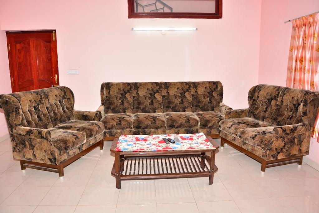 Cafe Monroe homestay - Tap to explore photos