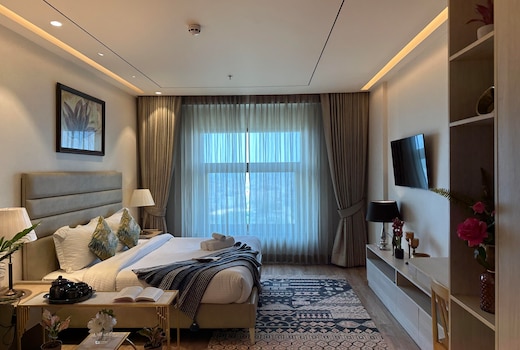 Bridgerton   Luxury Studio