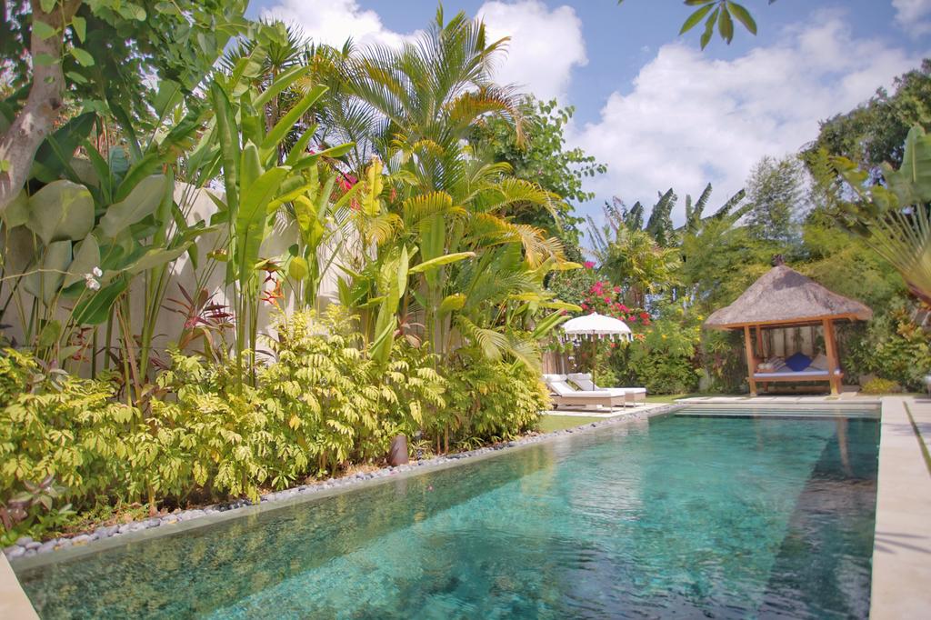 Villa Bali Asri Batubelig - Tap to explore photos