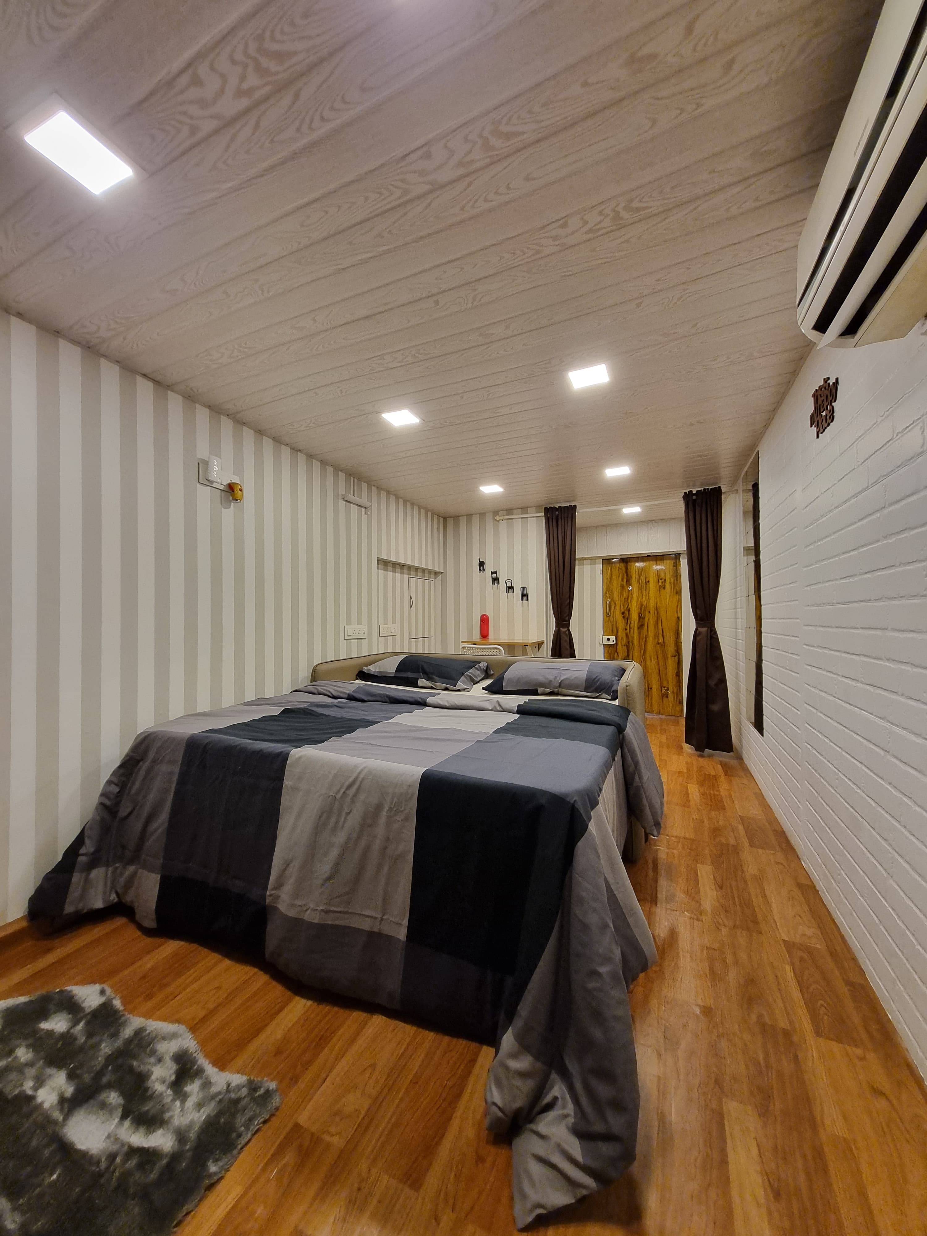 Sky - Studio Apartment at Pali - Tap to explore photos