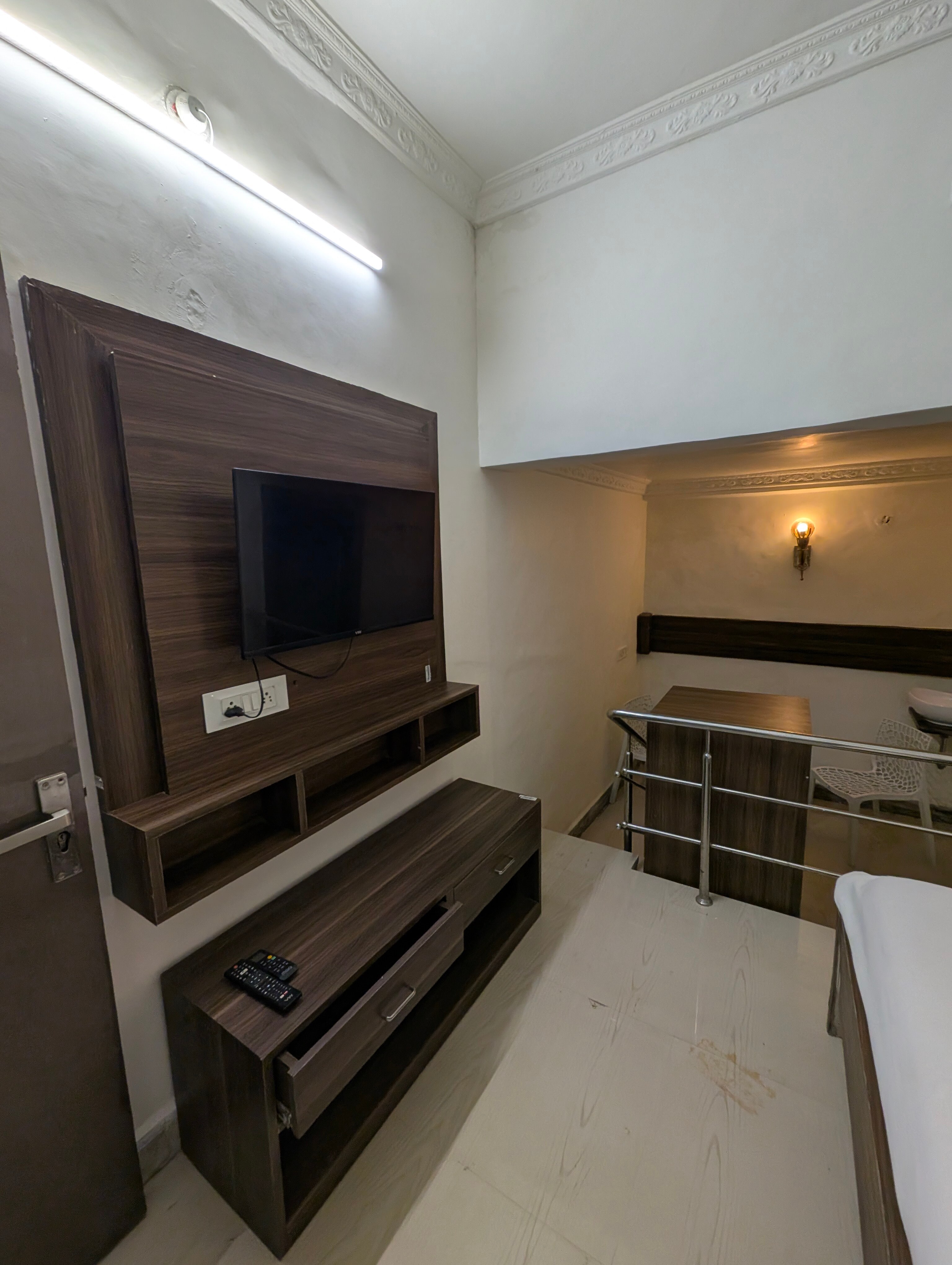 Hotel Indra Palace - Tap to explore photos