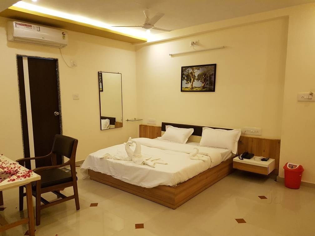HOTELTULSI AND GUEST HOUSE - Tap to explore photos