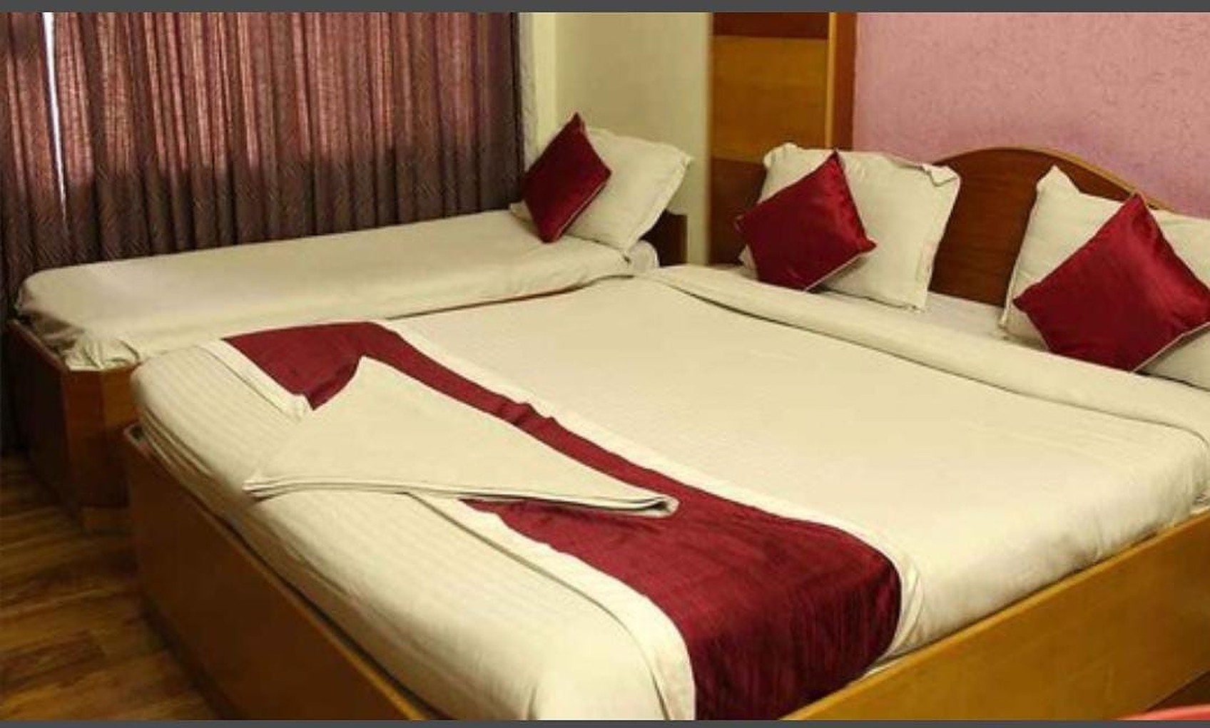 Hotel RV International - Tap to explore photos