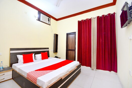 Oyo premium ladowali road jalandhar india