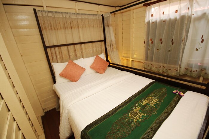 Bangphlat Resort Bangkok At Inr 1914 Off 2150 Hotel - 