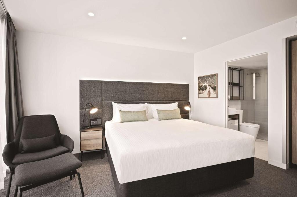 Vibe Hotel Melbourne - Tap to explore photos
