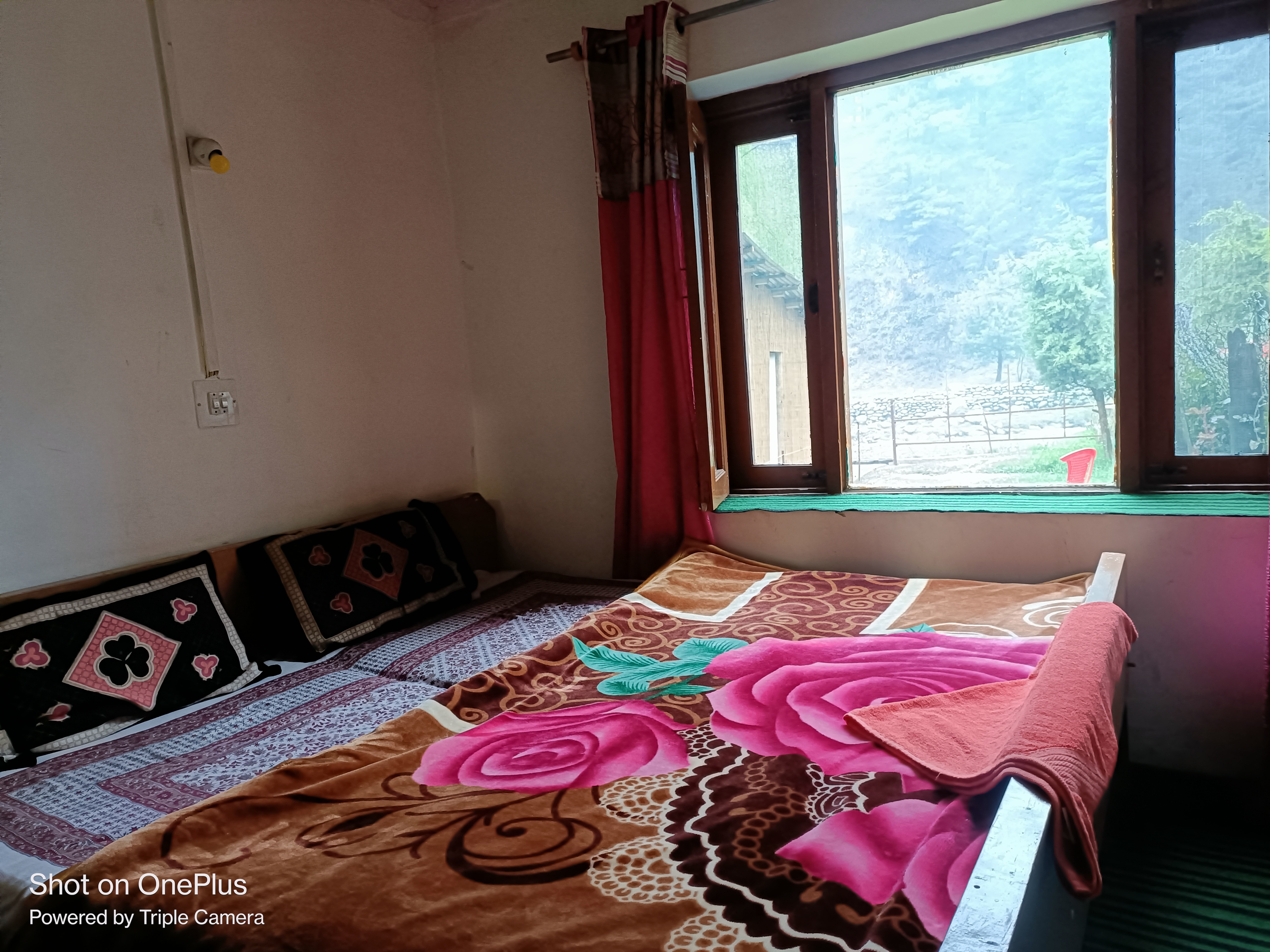 Sonsar Guest house - Tap to explore photos