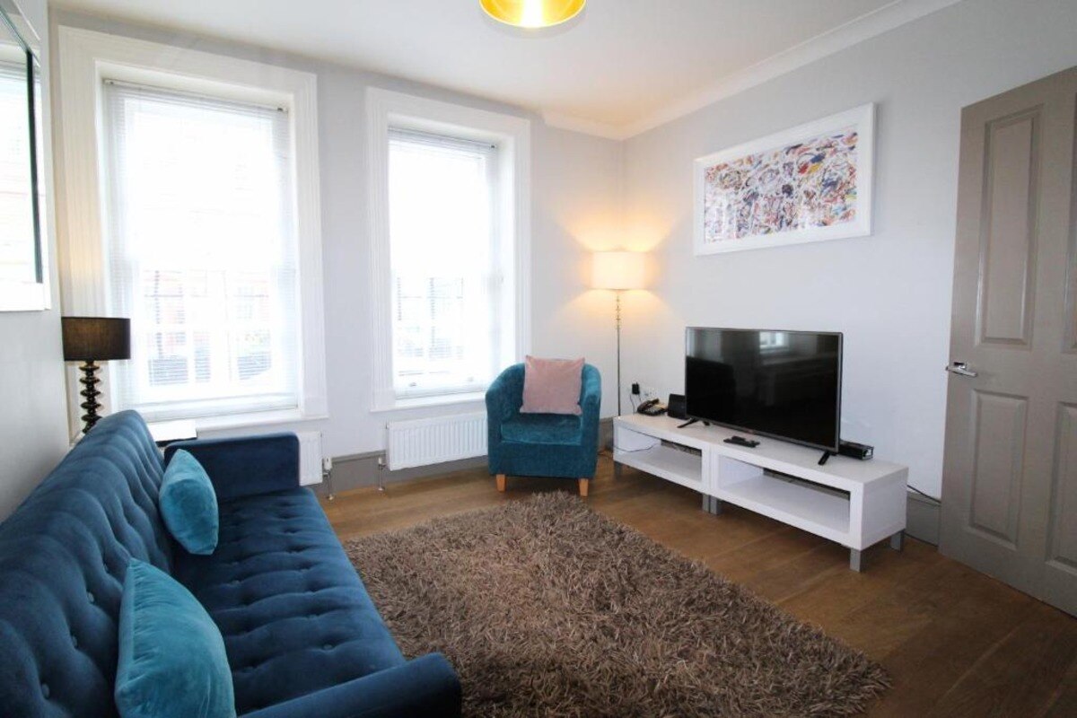 Fitzrovia - New Cavendish Viridian apartment - Tap to explore photos