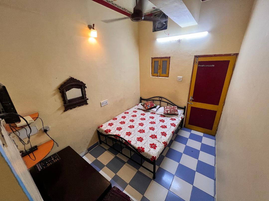 Govind Hotel - Tap to explore photos
