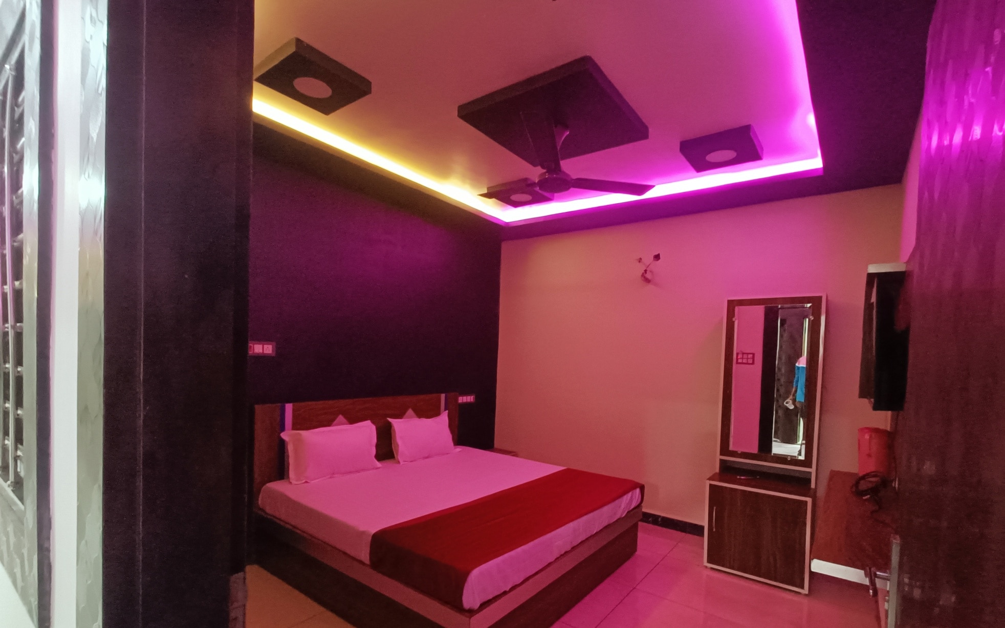 Hotel Neelam And Marrage Garden - Tap to explore photos