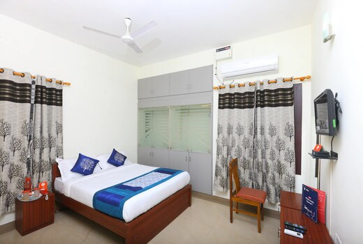 Hotel Shri Nivas (Near Navlakha Bus stand), Indore