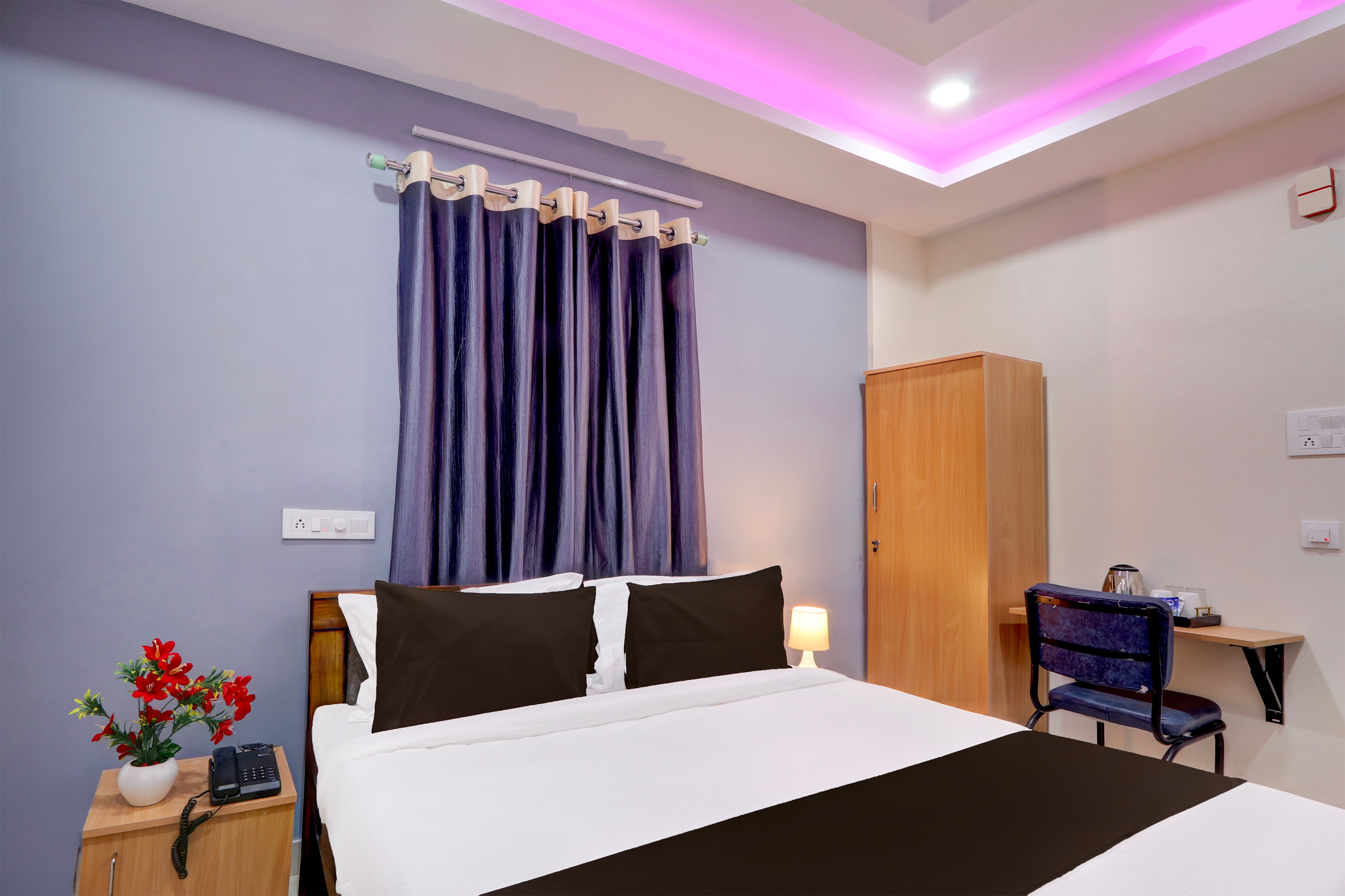Super Townhouse Nanak Ram Guda near WaveRock SEZ - Tap to explore photos