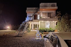 Escape Farm luxe Villa with pool and amazing views, Ashta