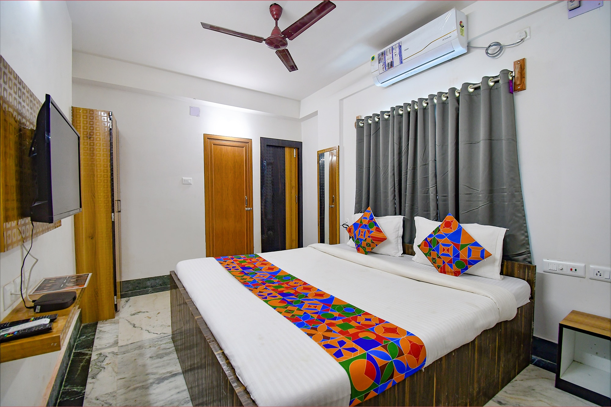 FabExpress Amar Raj Villa - Nr. Eco Park - Tap to explore photos