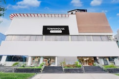 Super Townhouse Kothapet Formerly Surabhi Elite, Hyderabad