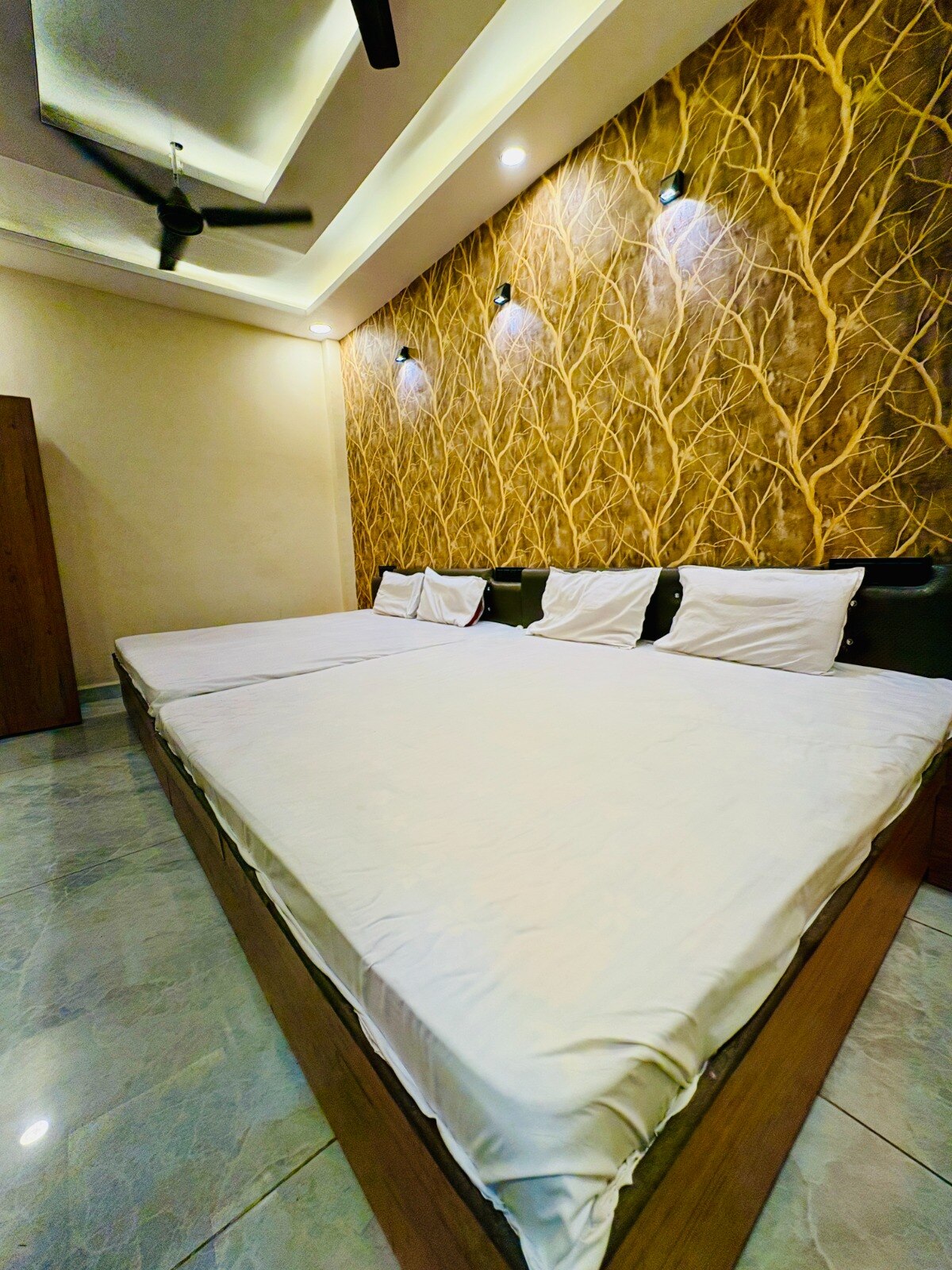 Hotel Naagshree - Tap to explore photos